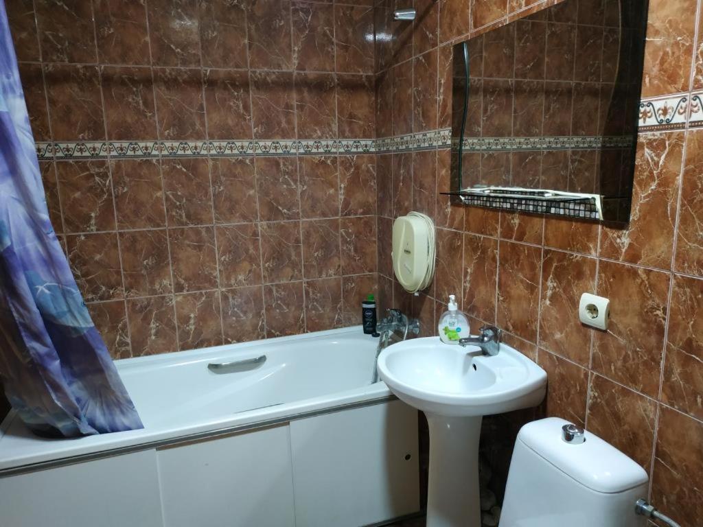 Nice Apartment Near Gulliver Kiev Extérieur photo
